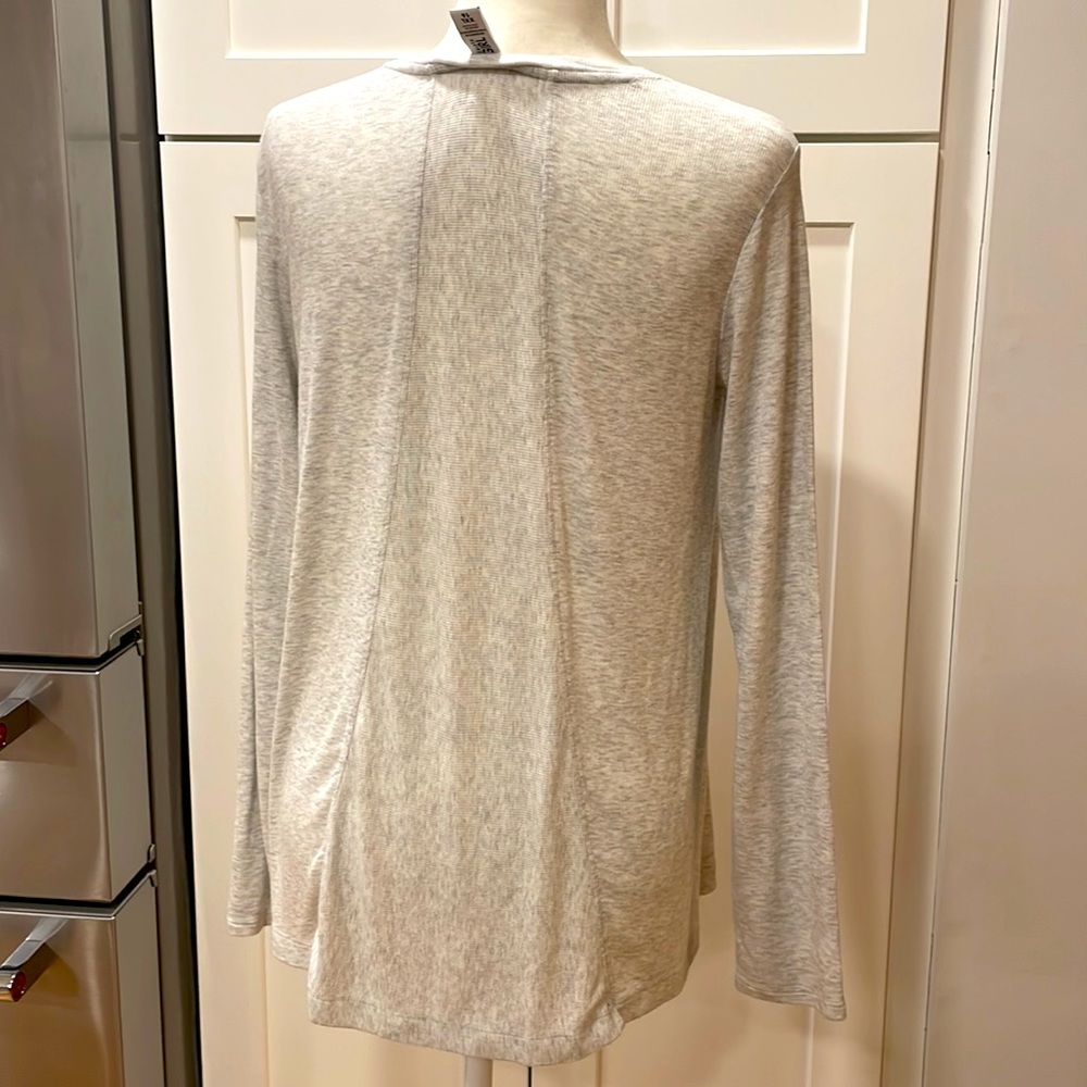 NWOT Athleta Girl Stretch Flow Top with Thumbholes - Picture 5 of 8